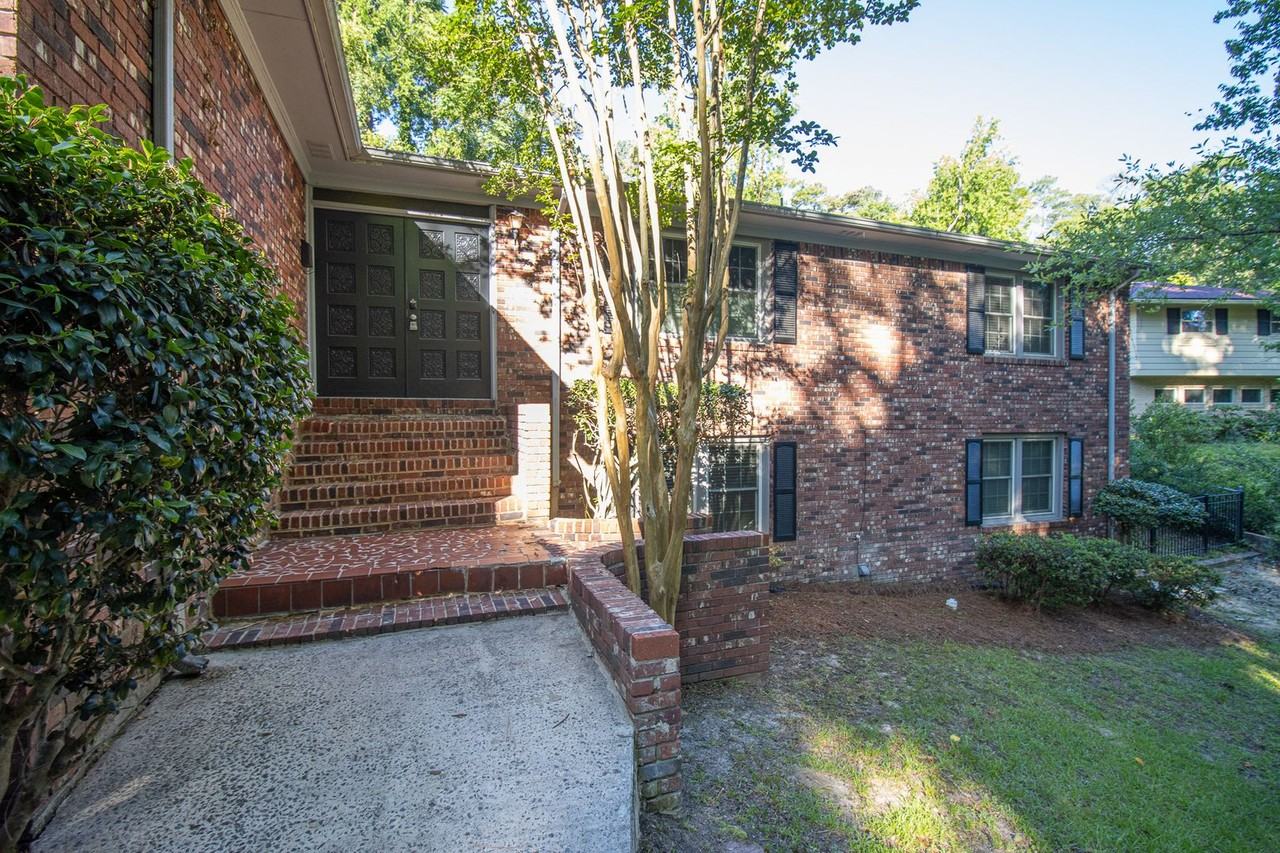 1110 Slann Dr - Photo 2 of 50