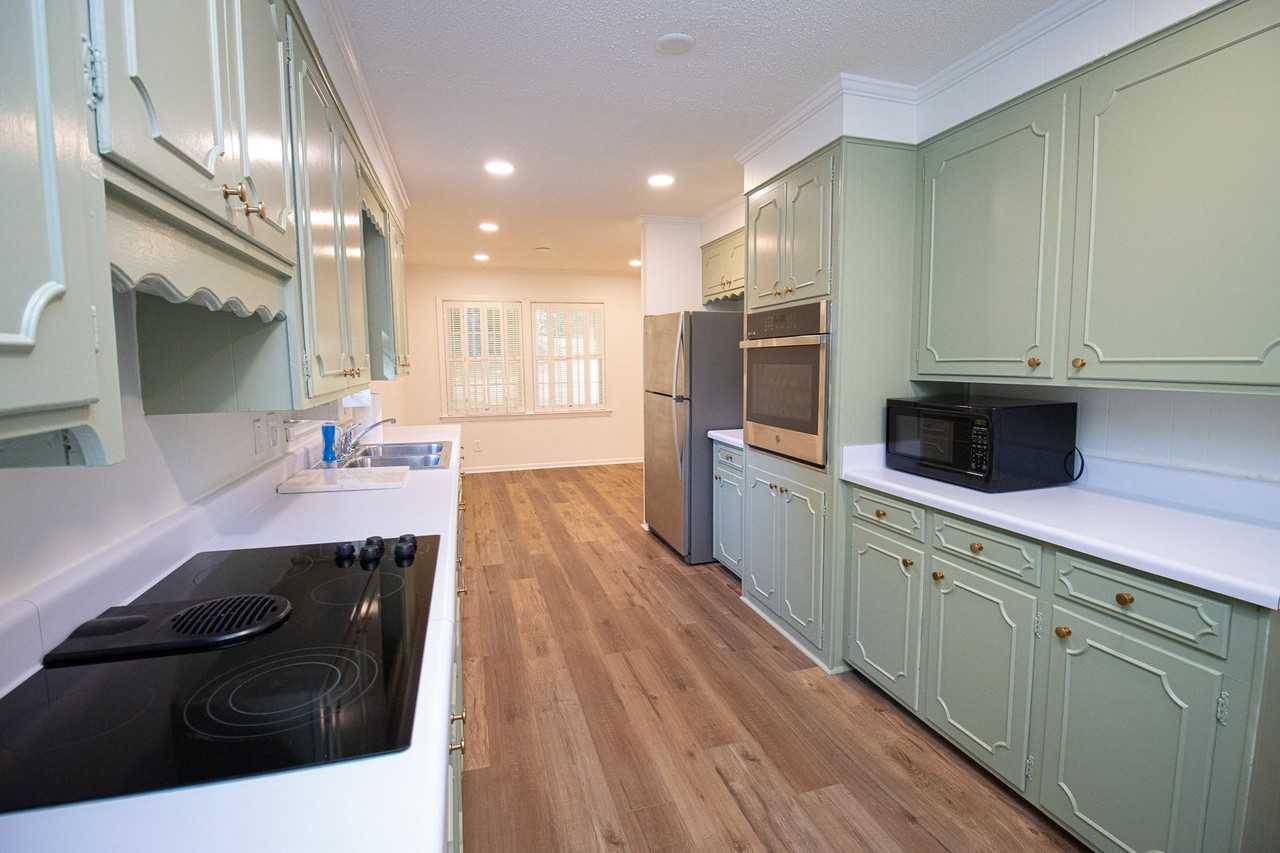 1110 Slann Dr - Photo 3 of 50