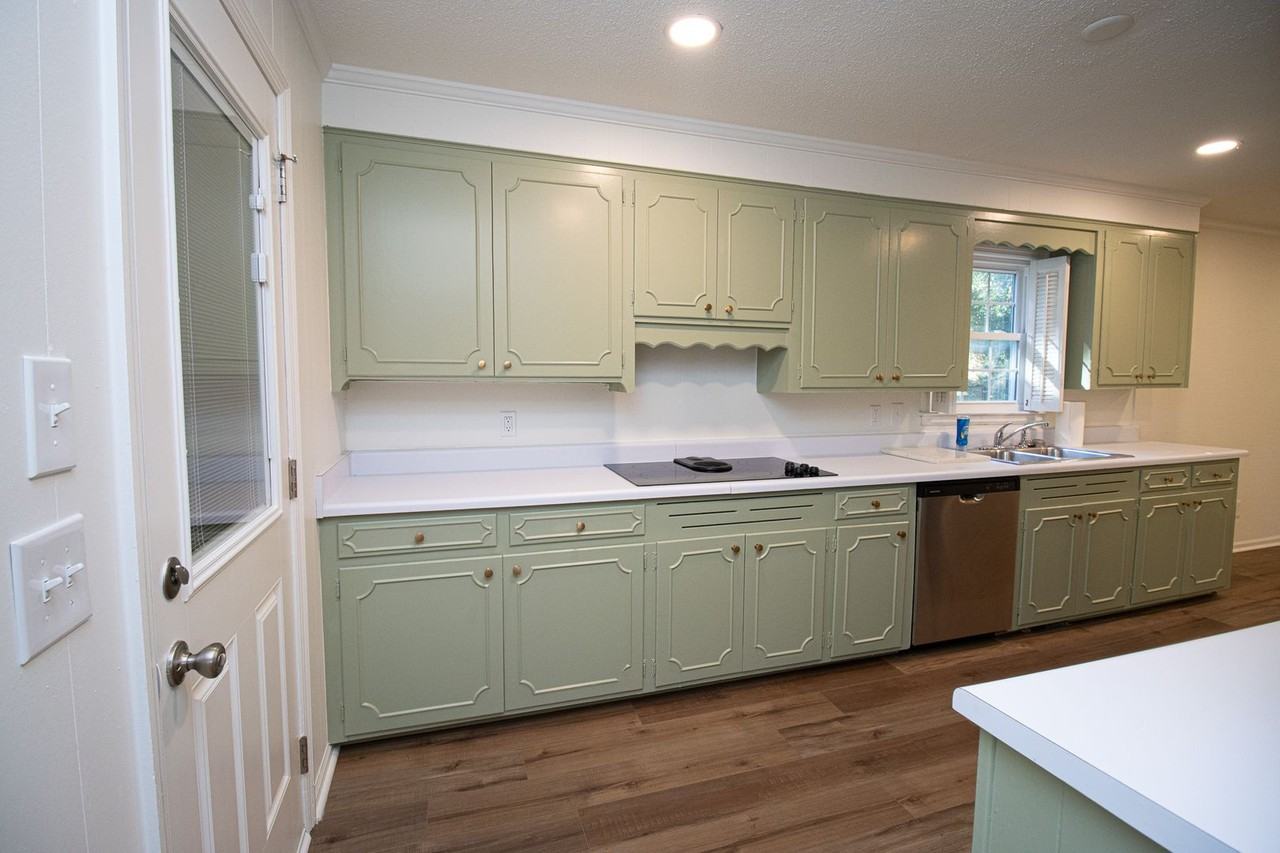 1110 Slann Dr - Photo 4 of 50