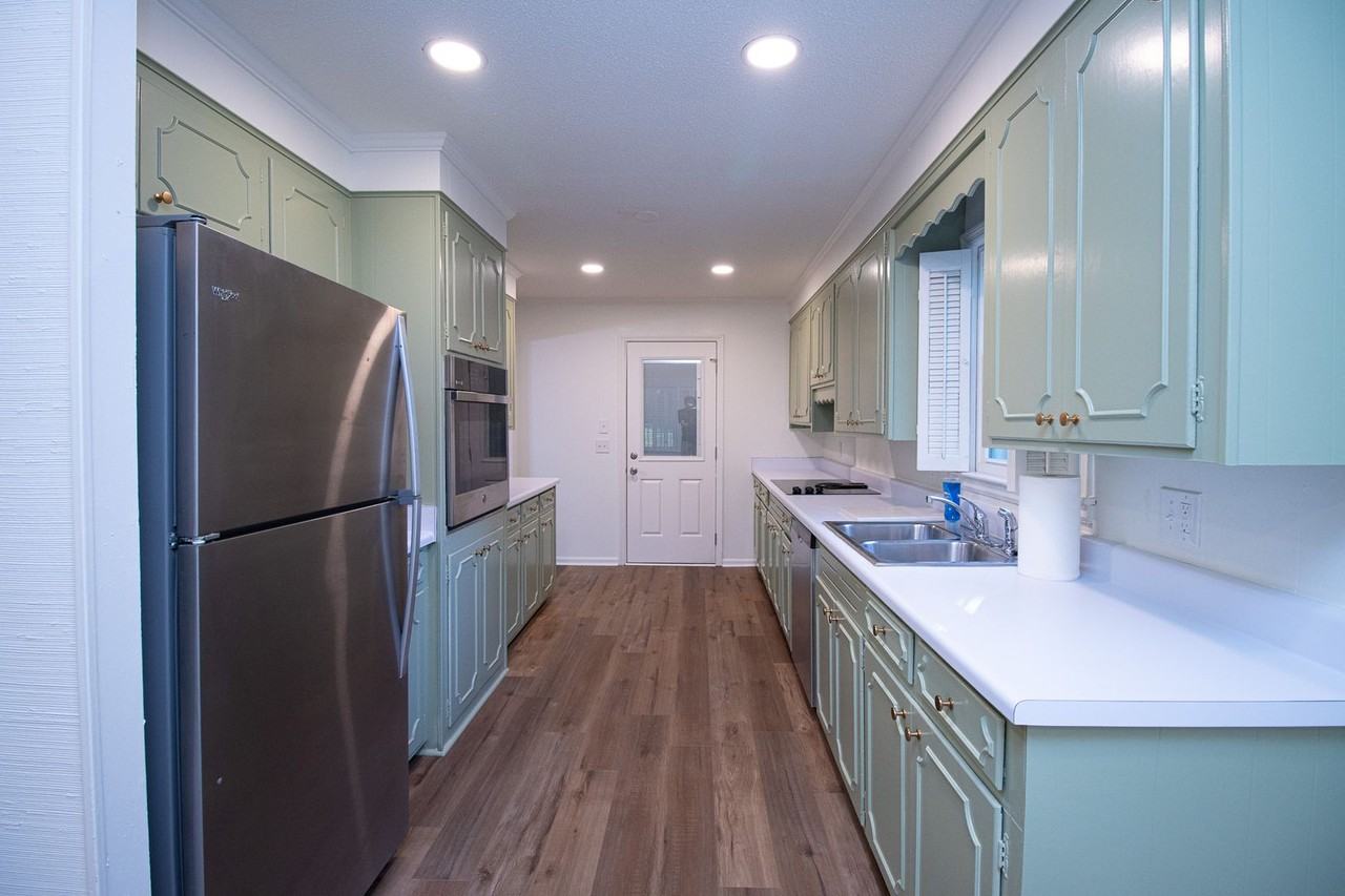 1110 Slann Dr - Photo 5 of 50