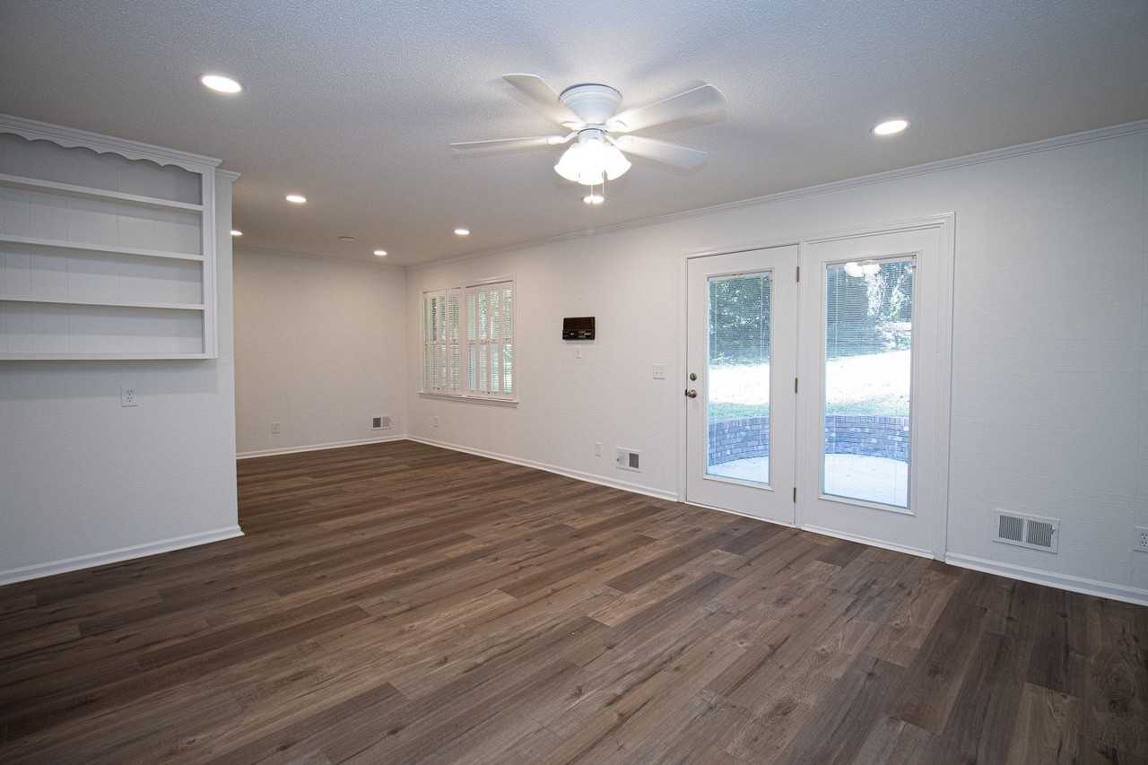 1110 Slann Dr - Photo 7 of 50