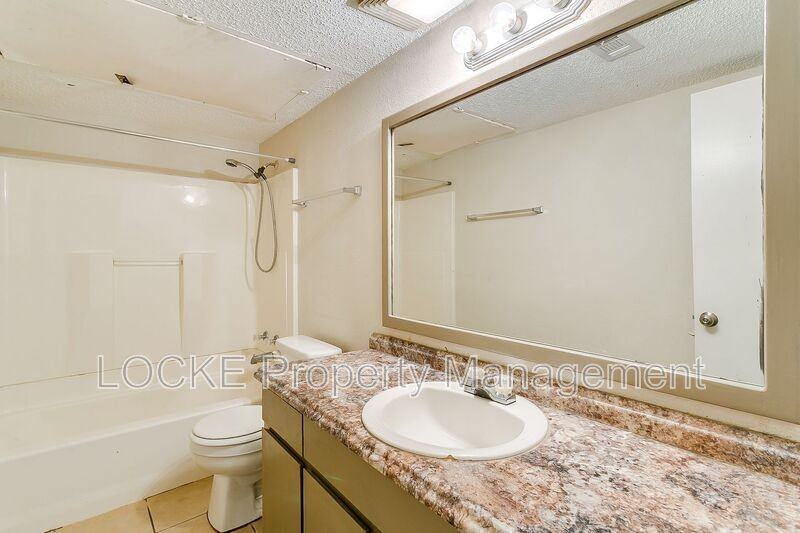 716 S Perkins St #B - Photo 2 of 12