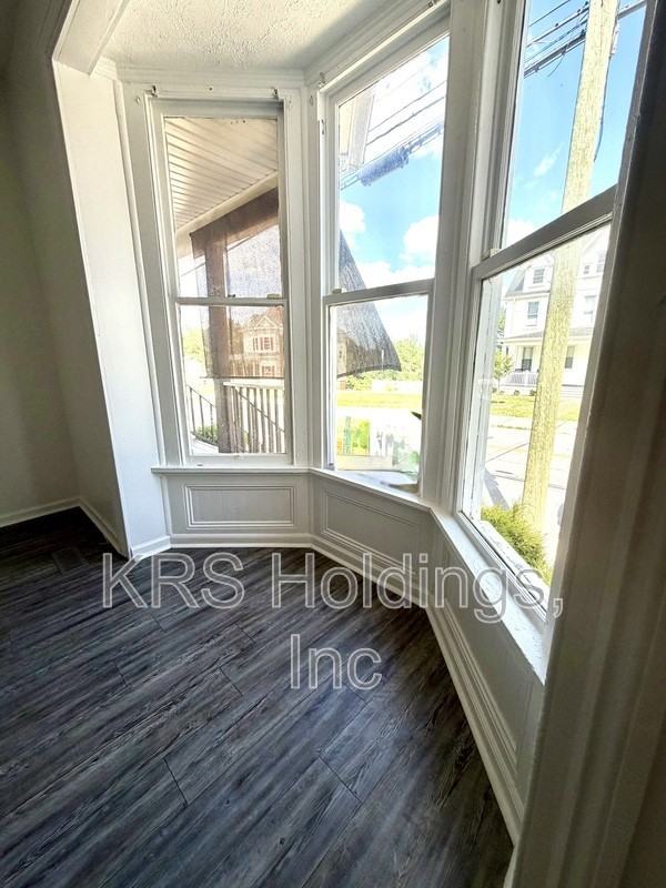 1701 Grace St - Photo 6 of 9