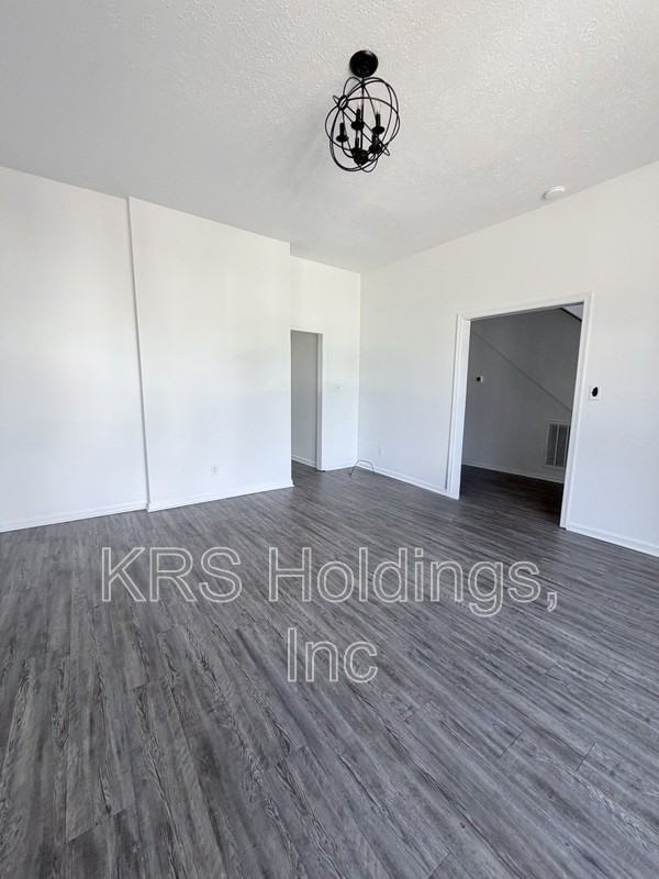 1701 Grace St - Photo 7 of 9