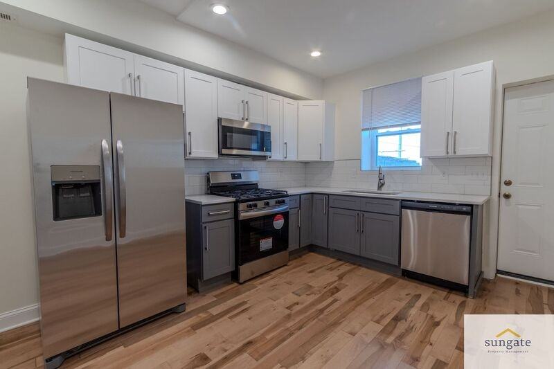2726 E Monument St - Photo 2 of 20
