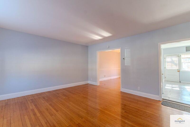 1539 Ralworth Rd - Photo 4 of 38
