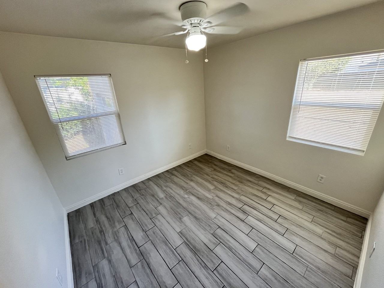 848 West 29th Street - Photo 4 of 18