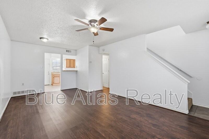 2713 Wimbledon Ct - Photo 3 of 13