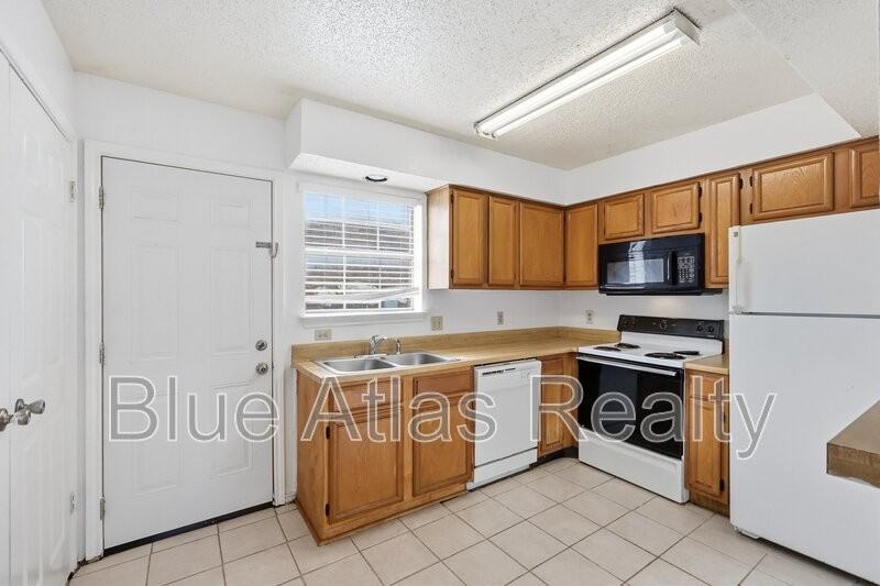 2713 Wimbledon Ct - Photo 5 of 13