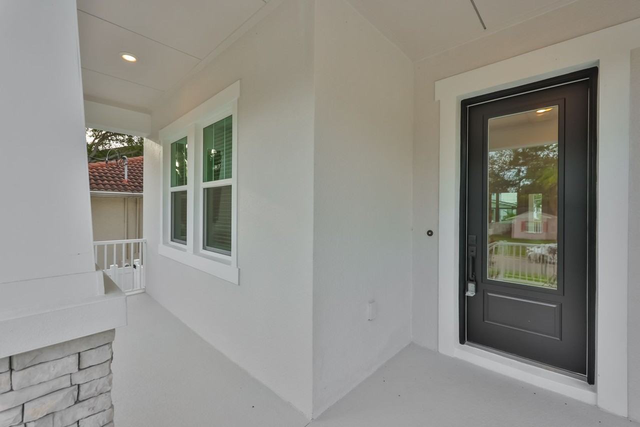 4718 W Kensington Ave - Photo 2 of 49