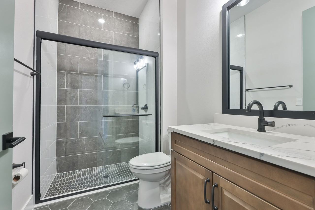 4718 W Kensington Ave - Photo 3 of 49