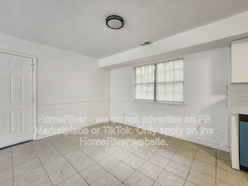 5482 Martins Crossing Rd - Photo 7 of 21