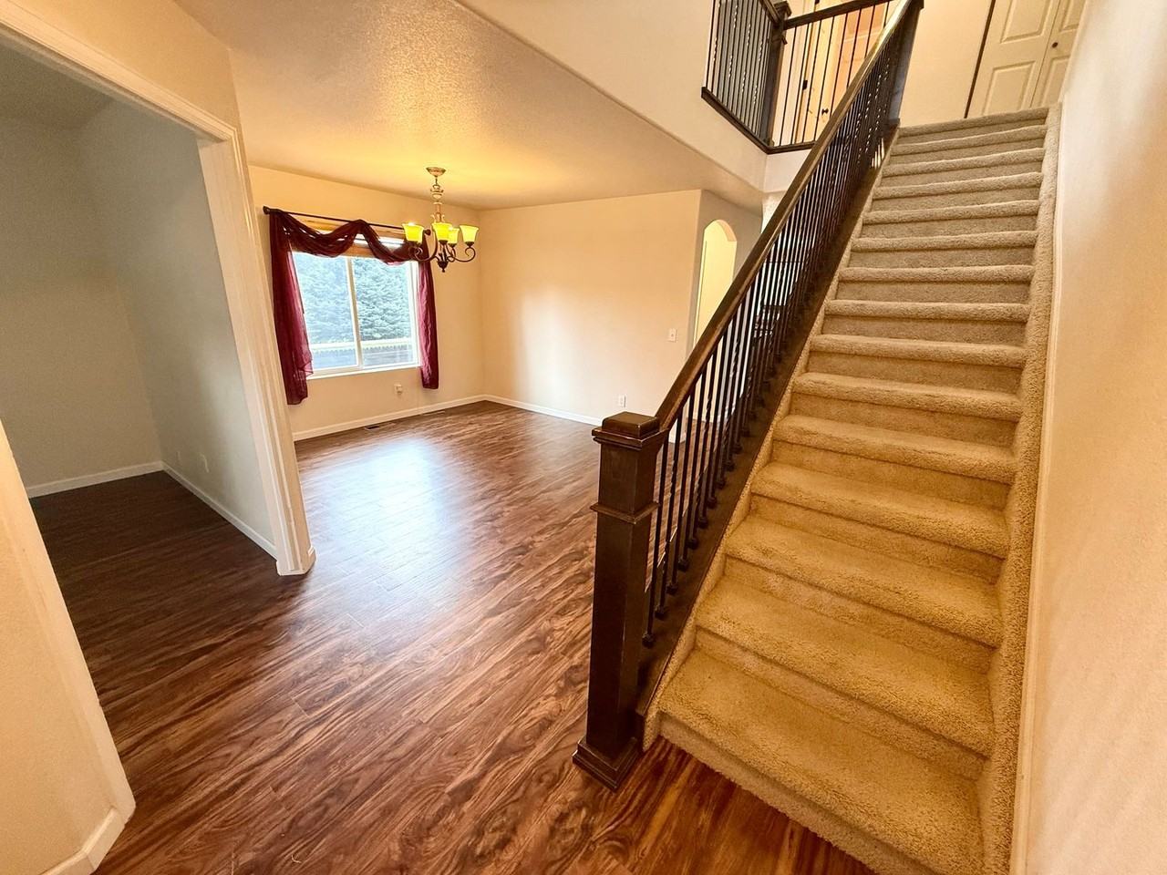 2045 Prairie Hill Dr - Photo 3 of 40