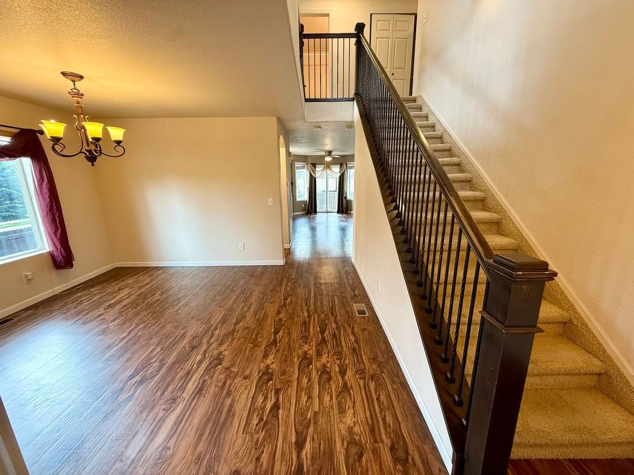 2045 Prairie Hill Dr - Photo 4 of 40
