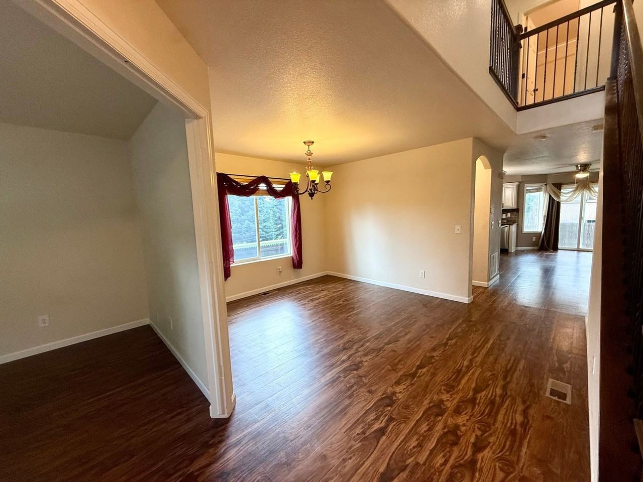 2045 Prairie Hill Dr - Photo 5 of 40