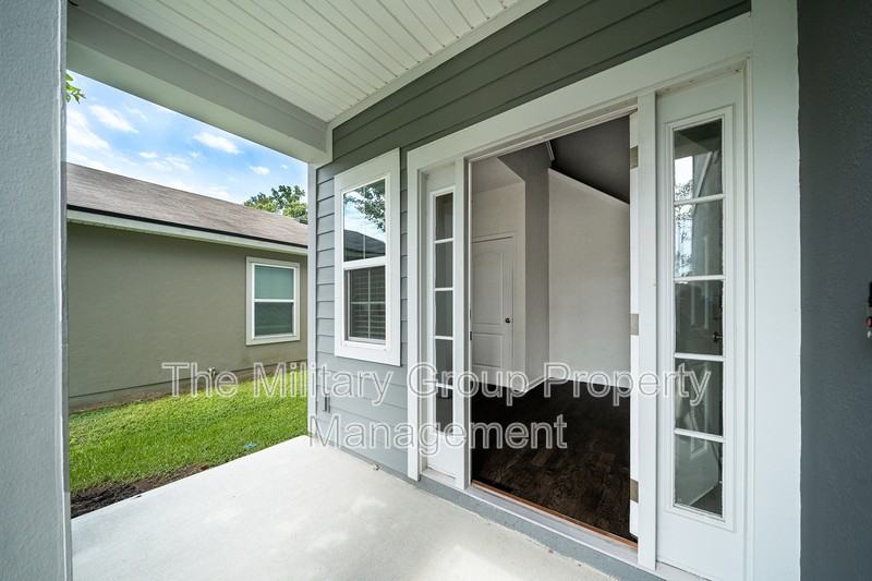 7814 Meadow Walk Ln - Photo 3 of 44