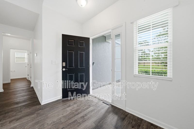 7814 Meadow Walk Ln - Photo 4 of 44