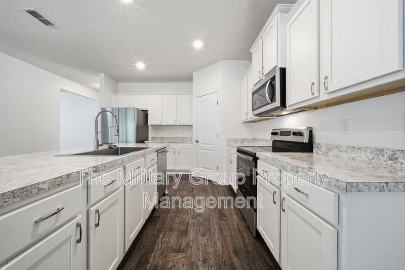 7814 Meadow Walk Ln - Photo 5 of 44