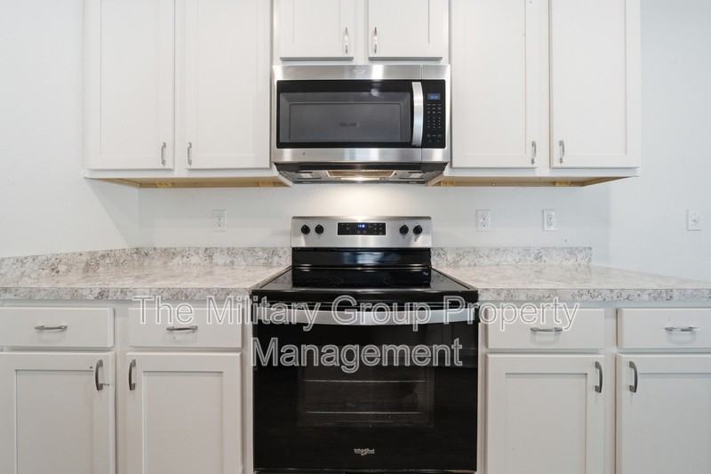7814 Meadow Walk Ln - Photo 6 of 44