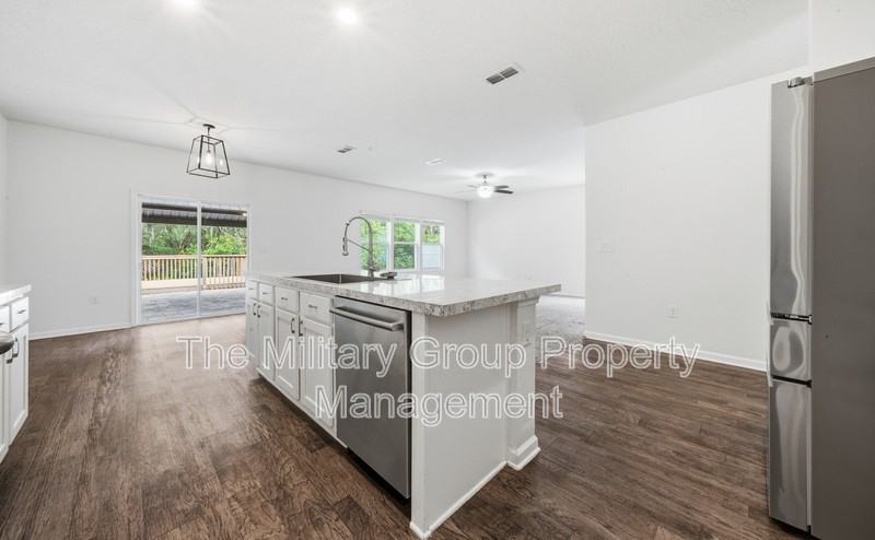 7814 Meadow Walk Ln - Photo 7 of 44