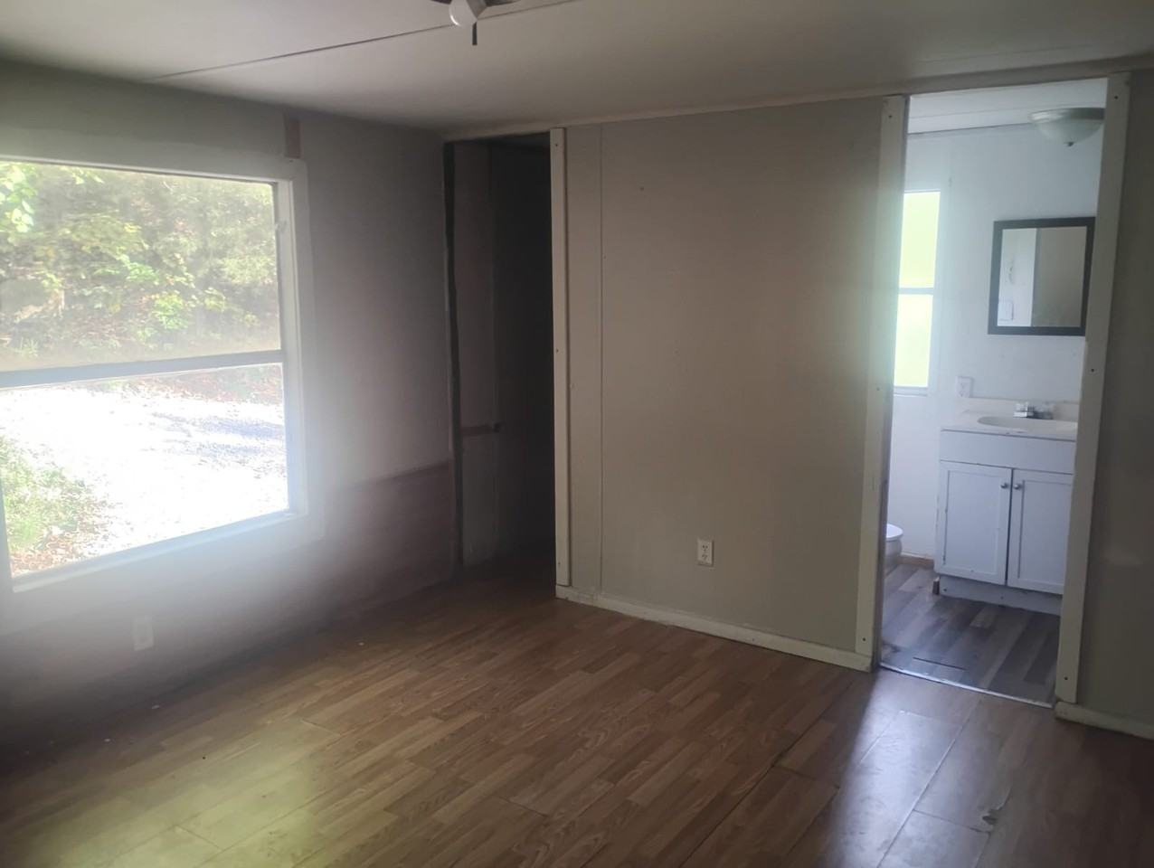 1274 Sussex Rd - Photo 2 of 4