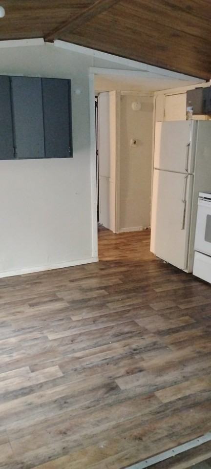 1274 Sussex Rd - Photo 3 of 4