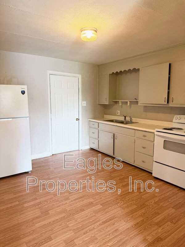 2800 Mclain St #D - Photo 2 of 7