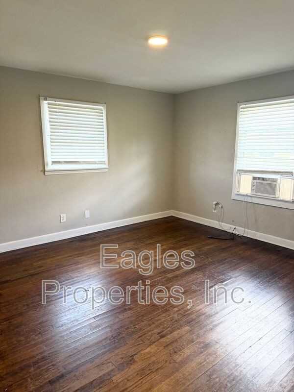 2800 Mclain St #D - Photo 3 of 7