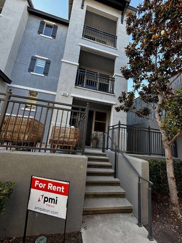 1844 Orizaba Ave - Photo 2 of 22