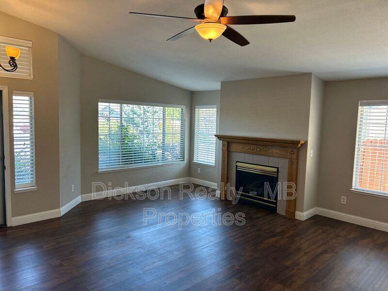 3470 Socrates Dr - Photo 4 of 20