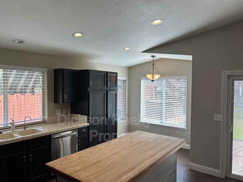 3470 Socrates Dr - Photo 5 of 20