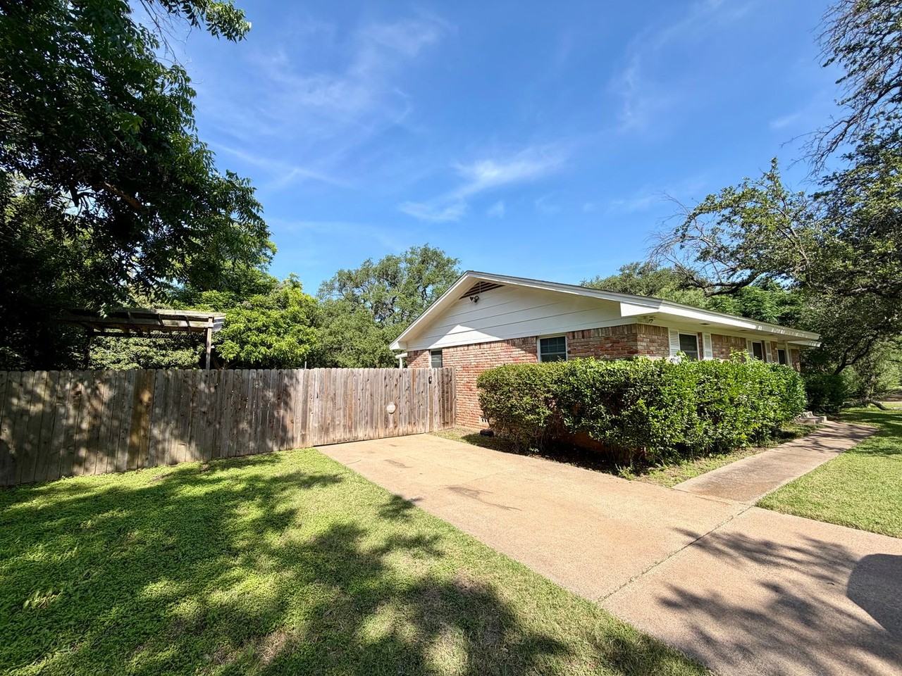 3310 Macarthur Dr - Photo 2 of 20