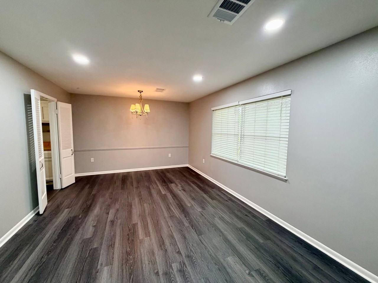 3310 Macarthur Dr - Photo 3 of 20
