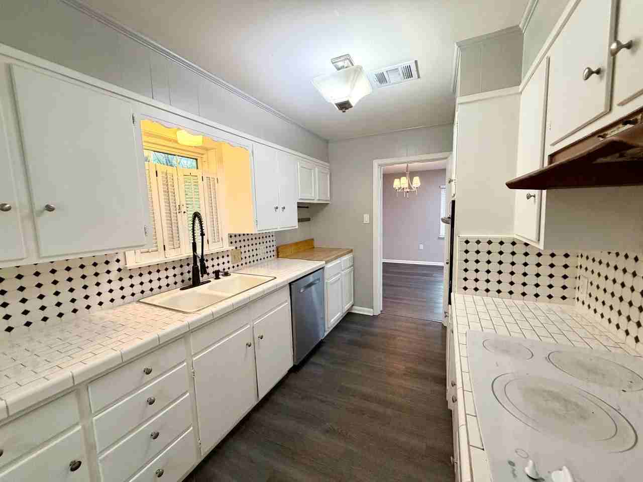 3310 Macarthur Dr - Photo 4 of 20