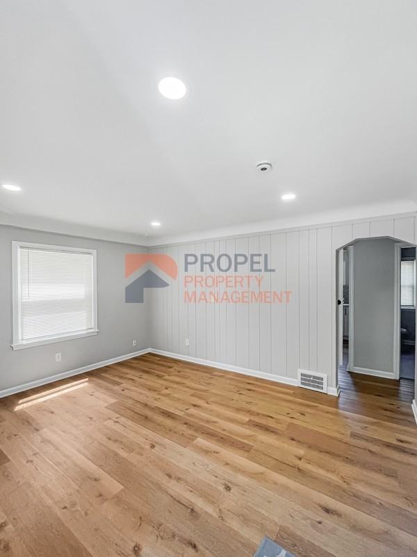 5072 Winifred St - Photo 2 of 13