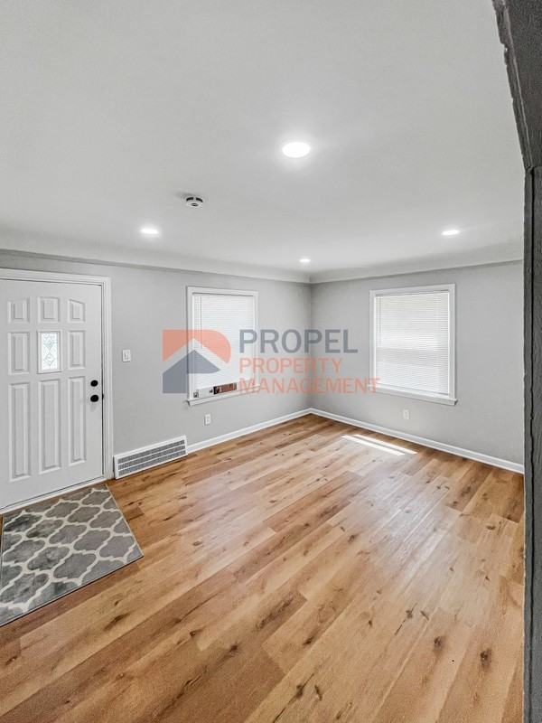 5072 Winifred St - Photo 3 of 13