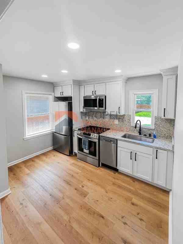5072 Winifred St - Photo 4 of 13