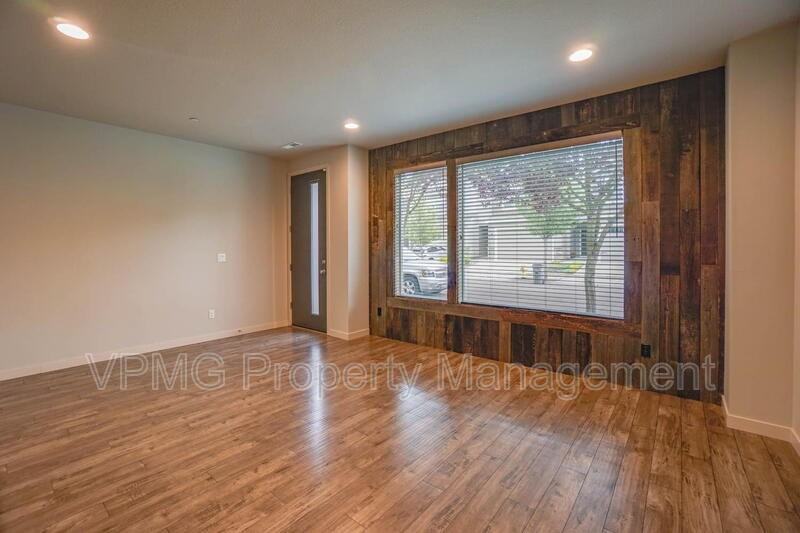 137 N 44th Pl - Photo 3 of 28