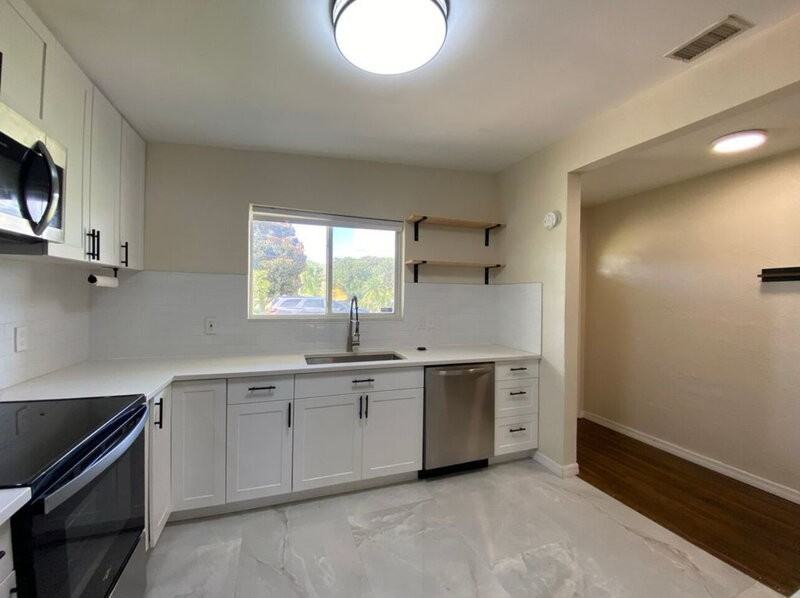 424 Manhattan Ave - Photo 5 of 19