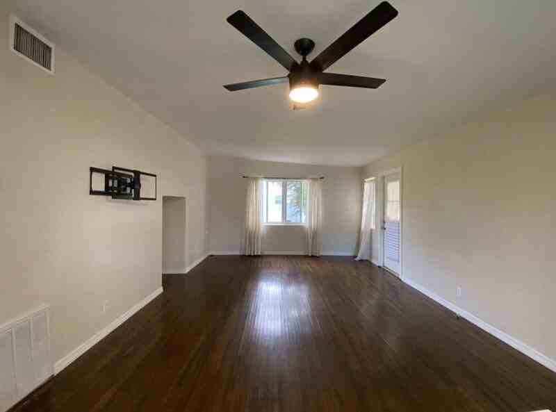 424 Manhattan Ave - Photo 7 of 19