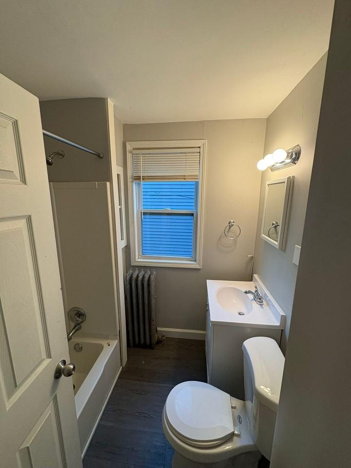 1381 W 116th St - Photo 6 of 8