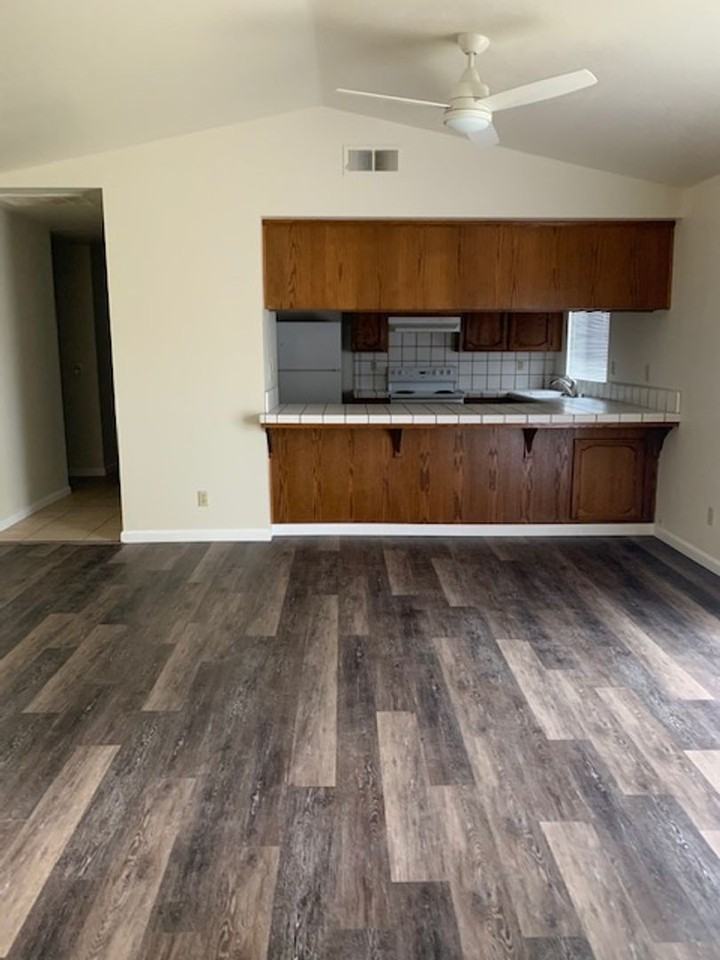 339 339 Acacial St. #D - Photo 3 of 16