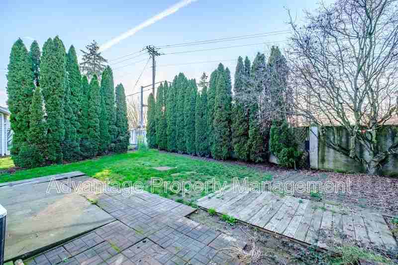 2870 Raleigh Ct Se - Photo 4 of 32