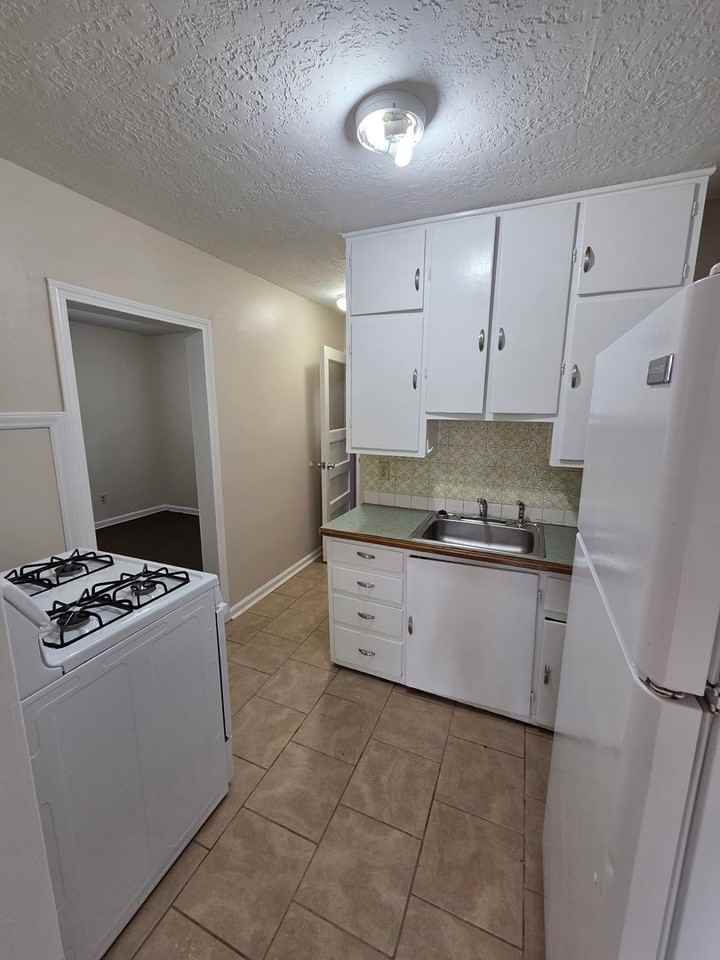 1801 S Grove St - Photo 2 of 12