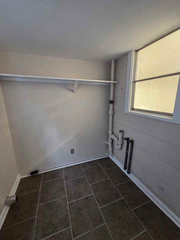 1801 S Grove St - Photo 5 of 12