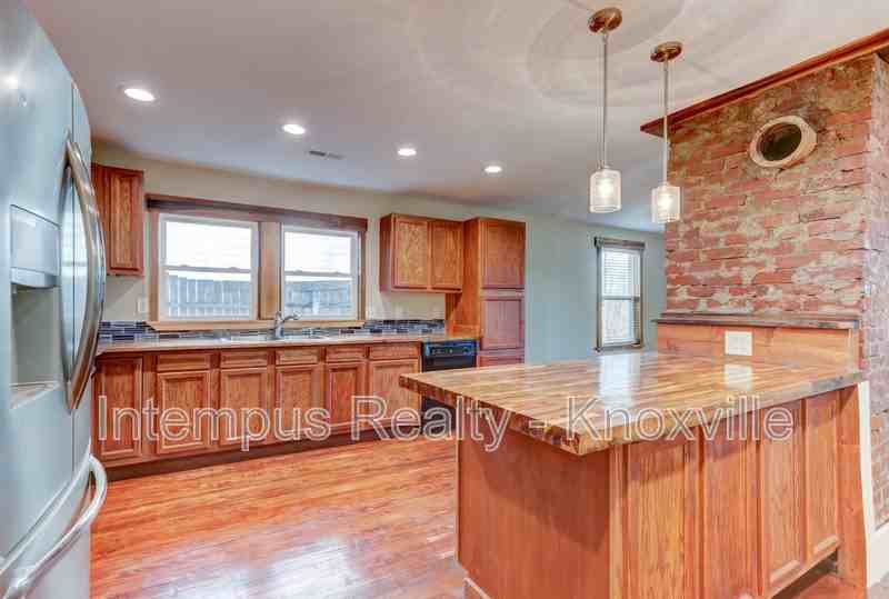 605 Booth St - Photo 4 of 14