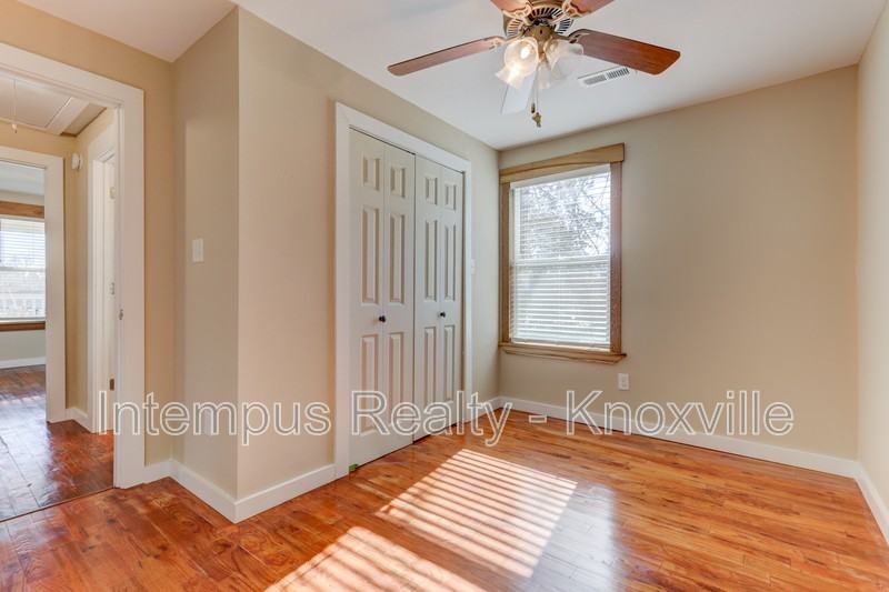 605 Booth St - Photo 7 of 14
