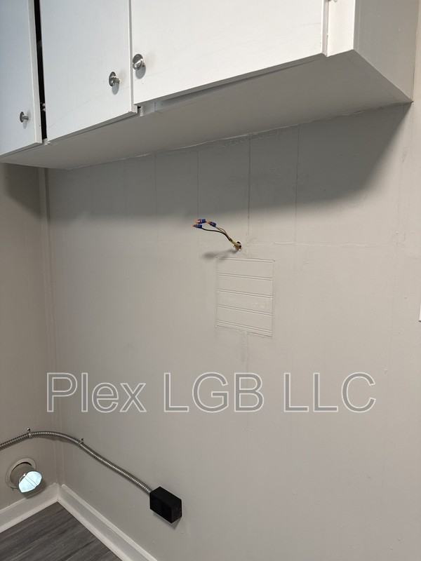116 Oak Ln - Photo 2 of 8
