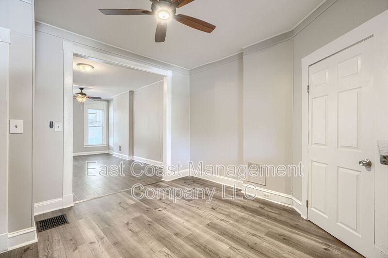1530 N Rosedale St - Photo 5 of 34
