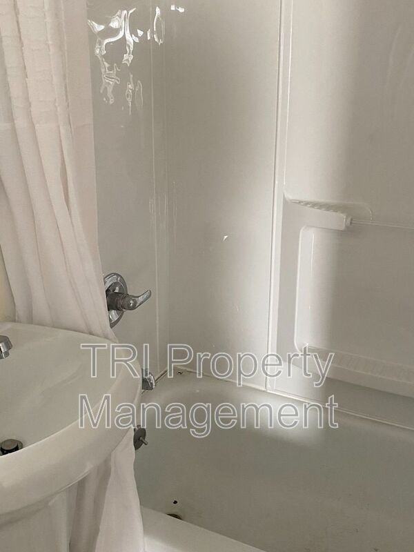 519 9th St - Photo 4 of 7